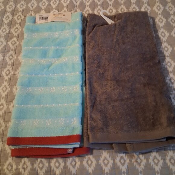 Lot of 2 Lauren Conrad and December Home Holiday Bath Hand Towels blue gray NWT - Picture 2 of 4